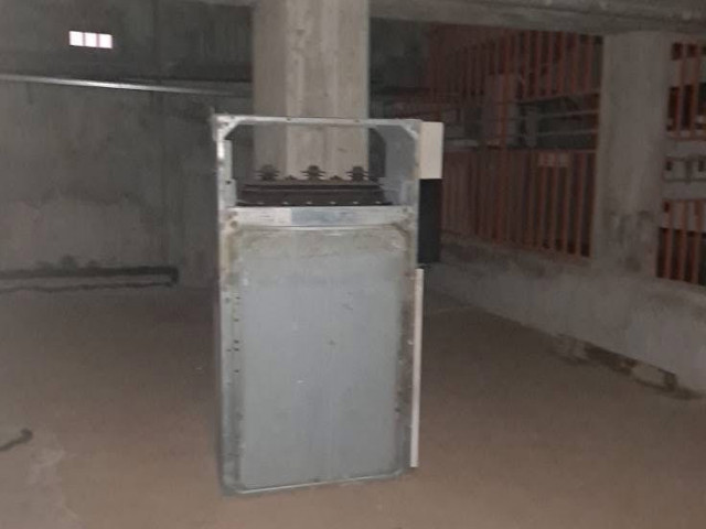 VENTE d'un ๐๐ ๐ ๐๐จ๐๐๐ ๐ฅ+9 A Kaloum, Autres Immobiliers, Conakry