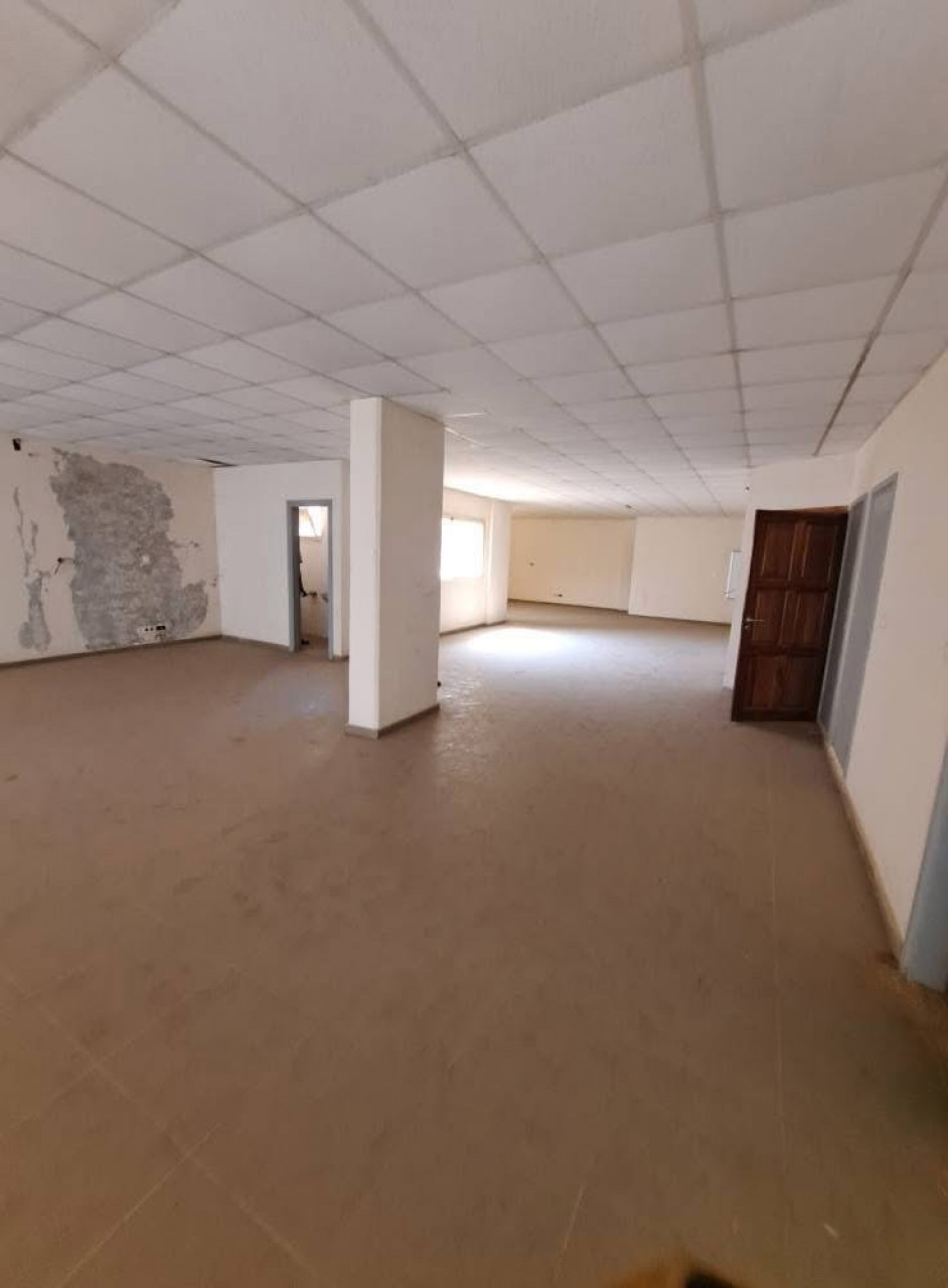 VENTE  d'un 𝗜𝗠𝗠𝗘𝗨𝗕𝗟𝗘 𝗥+9 A Kaloum, Autres Immobiliers, Conakry