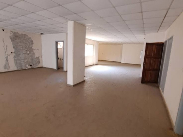 VENTE d'un ๐๐ ๐ ๐๐จ๐๐๐ ๐ฅ+9 A Kaloum, Autres Immobiliers, Conakry