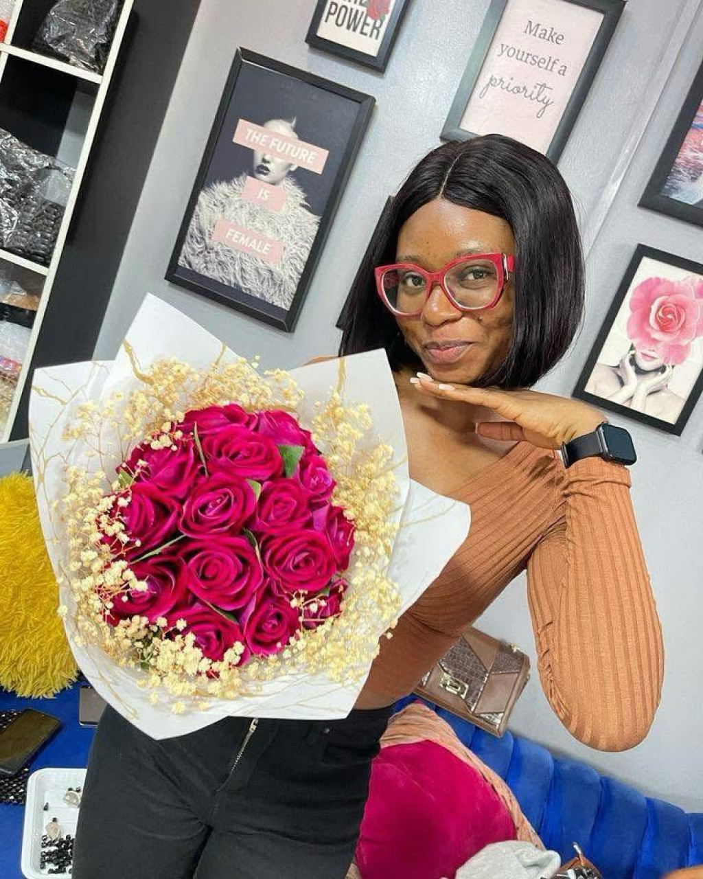 Surprise anniversaire , bouquet , famfariste, gâteaux, Pour les Événements, Conakry
