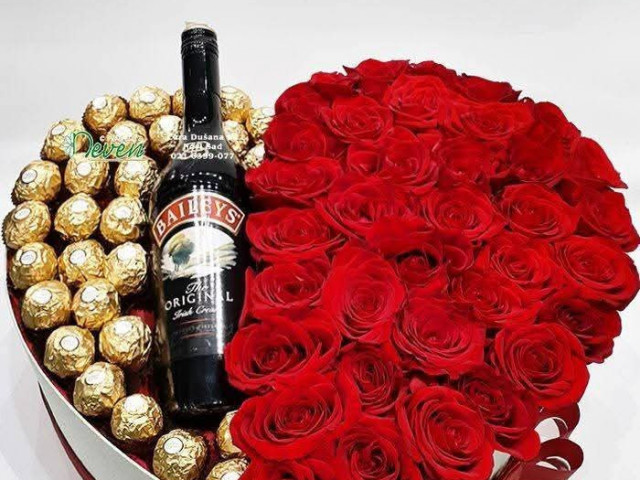 Surprise anniversaire , bouquet , famfariste, gâteaux, Pour les Événements, Conakry