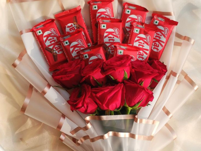 Surprise anniversaire , bouquet , famfariste, gâteaux, Pour les Événements, Conakry