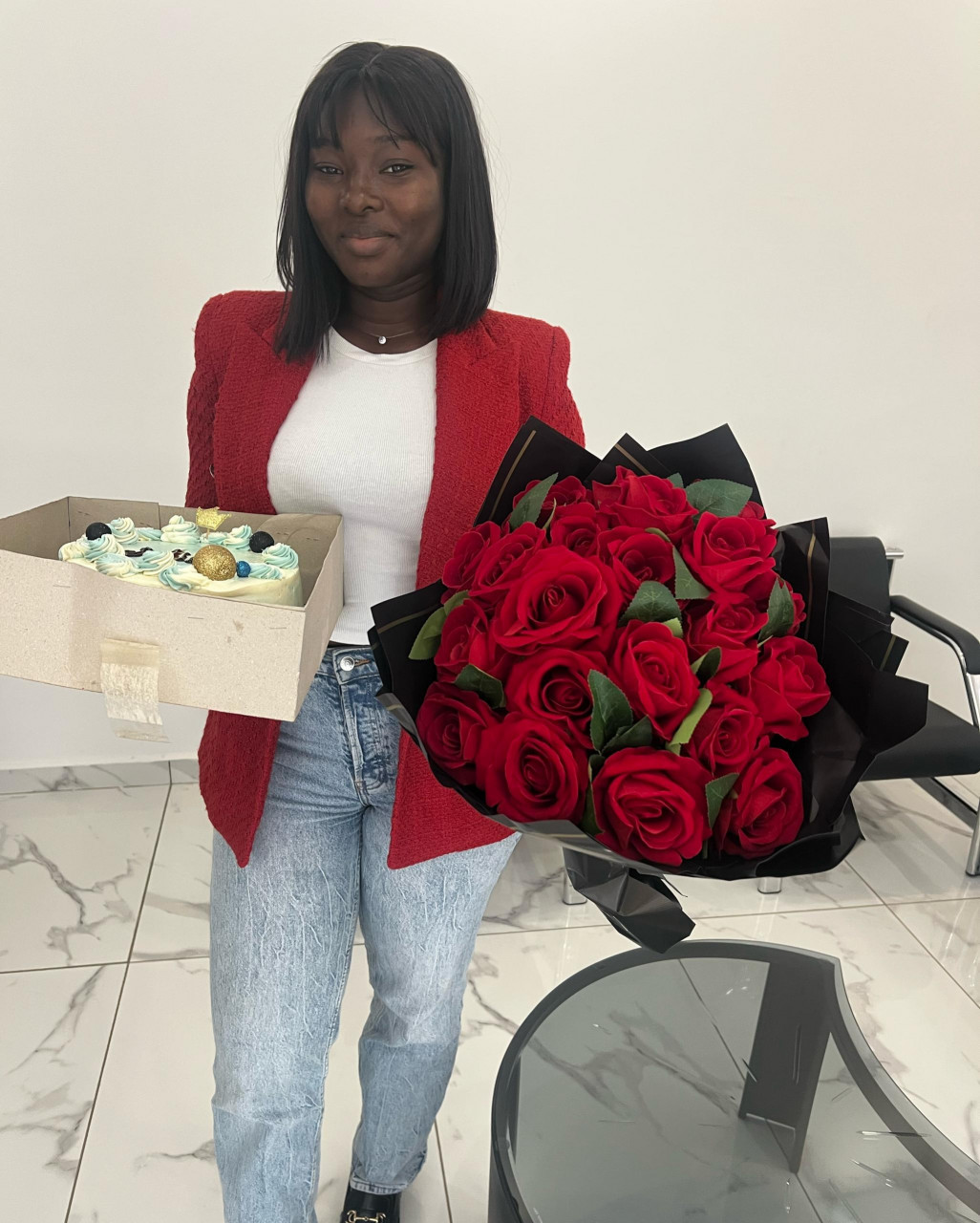 Surprise anniversaire , bouquet , famfariste, gâteaux, Pour les Événements, Conakry