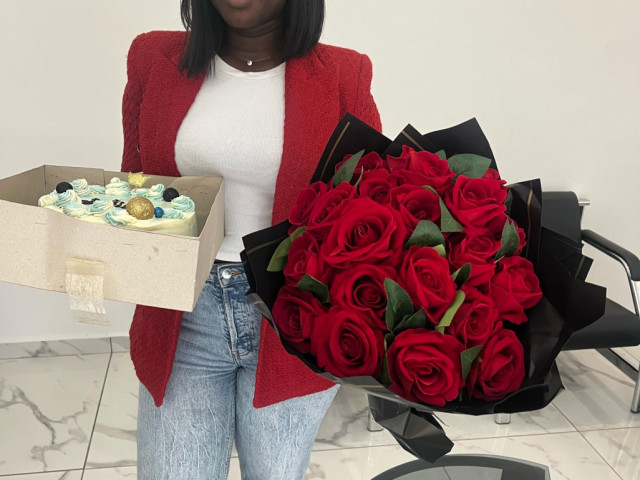 Surprise anniversaire , bouquet , famfariste, gâteaux, Pour les Événements, Conakry