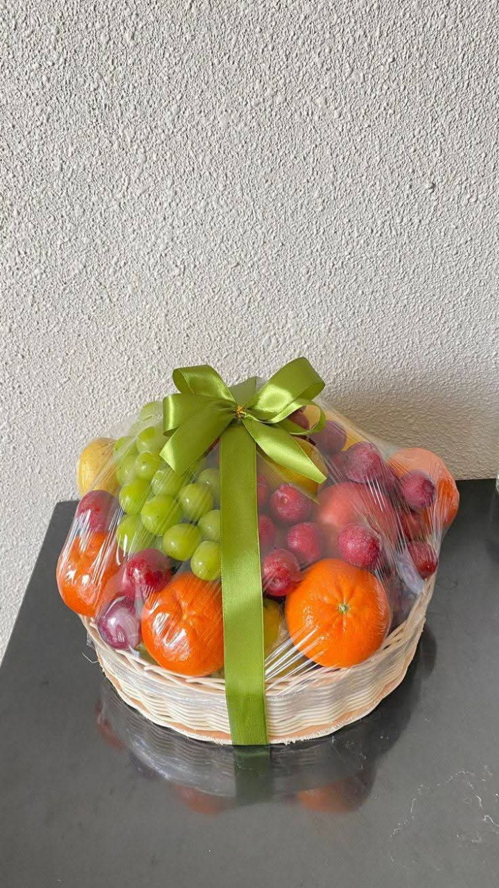 Surprise anniversaire 🎉 gâteau, bouquet , famfariste ,, Pour les Événements, Conakry
