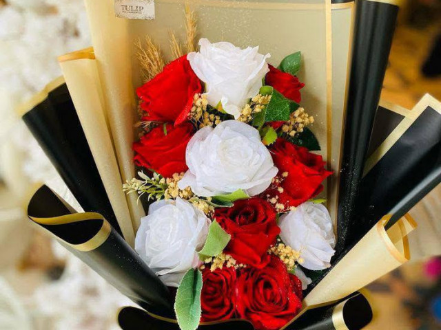 Surprise anniversaire 🥳🎉 gâteau , bouquet, famfariste, Pour les Événements, Conakry