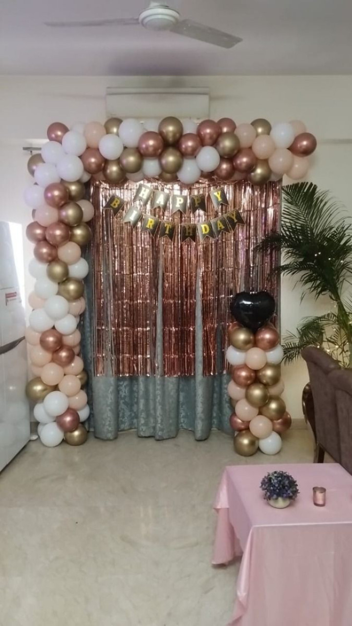 Surprise anniversaire 🥳🎉 gâteau , bouquet, famfariste, Pour les Événements, Conakry