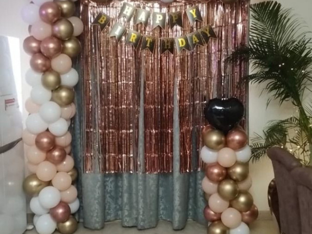 Surprise anniversaire 🥳🎉 gâteau , bouquet, famfariste, Pour les Événements, Conakry
