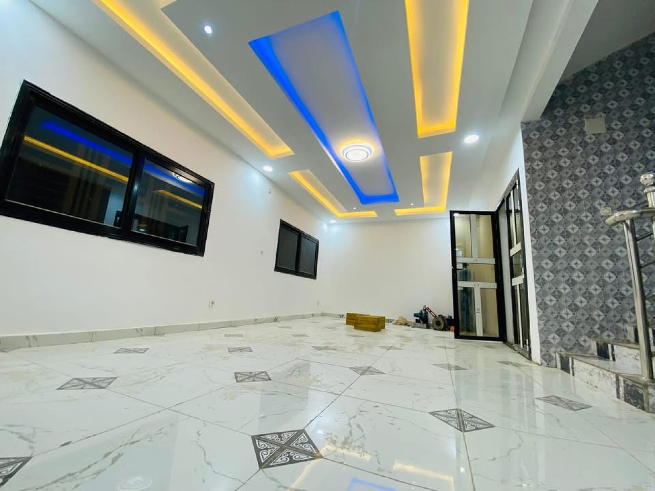 𝗧𝗿𝗶𝗽𝗹𝗲𝘅 𝘂𝗹𝘁𝗿𝗮-𝗺𝗼𝗱𝗲𝗿𝗻𝗲 à 𝗞𝗼𝗯𝗮𝘆𝗮𝗵 à 𝗩𝗲𝗻𝗱𝗿𝗲, Maisons, Conakry