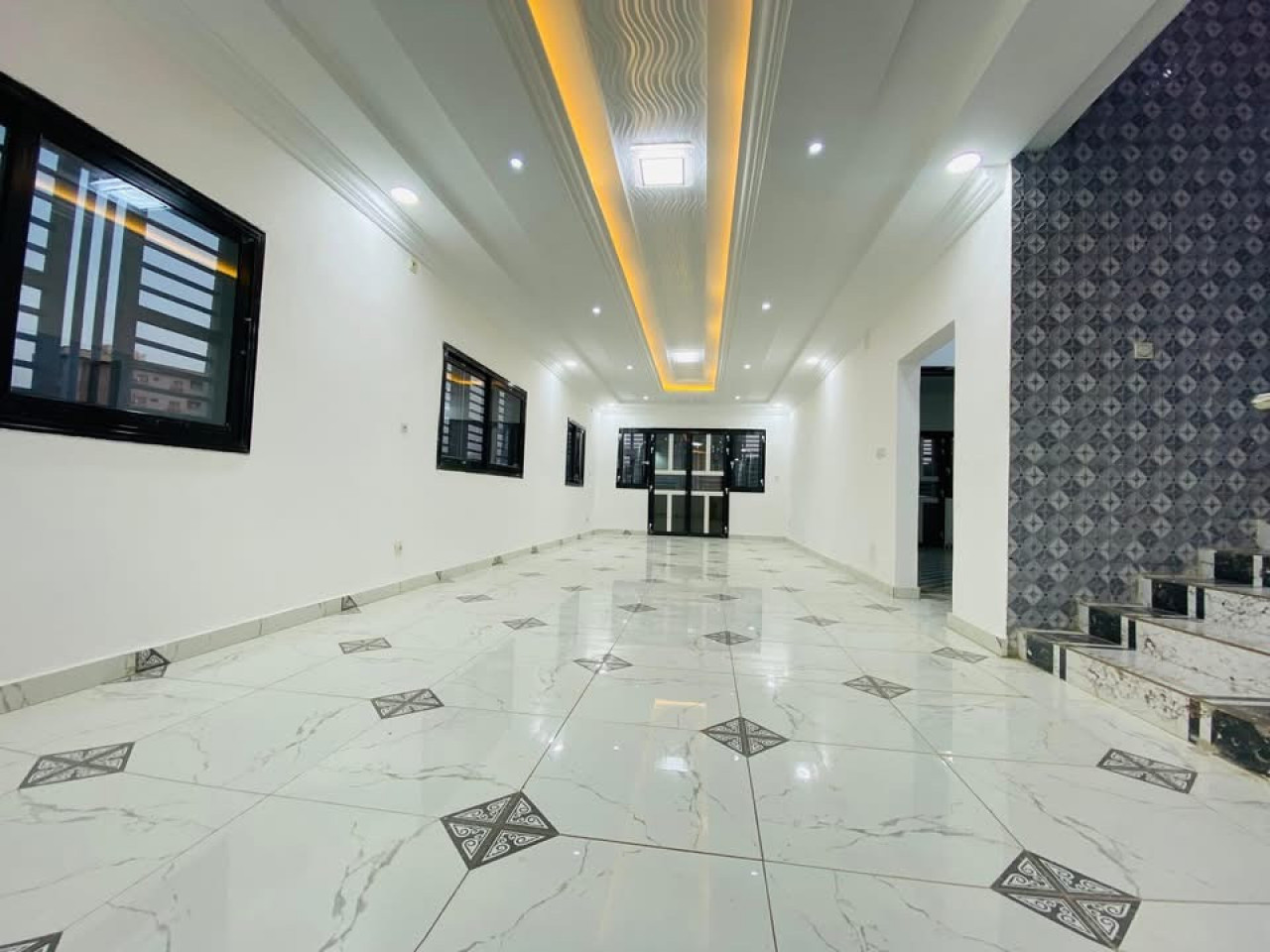 𝗧𝗿𝗶𝗽𝗹𝗲𝘅 𝘂𝗹𝘁𝗿𝗮-𝗺𝗼𝗱𝗲𝗿𝗻𝗲 à 𝗞𝗼𝗯𝗮𝘆𝗮𝗵 à 𝗩𝗲𝗻𝗱𝗿𝗲, Maisons, Conakry