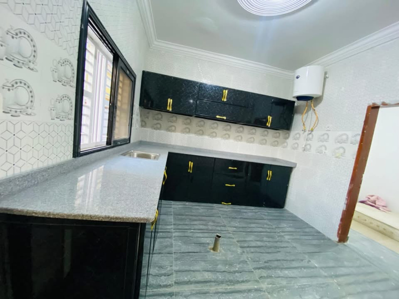 𝗧𝗿𝗶𝗽𝗹𝗲𝘅 𝘂𝗹𝘁𝗿𝗮-𝗺𝗼𝗱𝗲𝗿𝗻𝗲 à 𝗞𝗼𝗯𝗮𝘆𝗮𝗵 à 𝗩𝗲𝗻𝗱𝗿𝗲, Maisons, Conakry