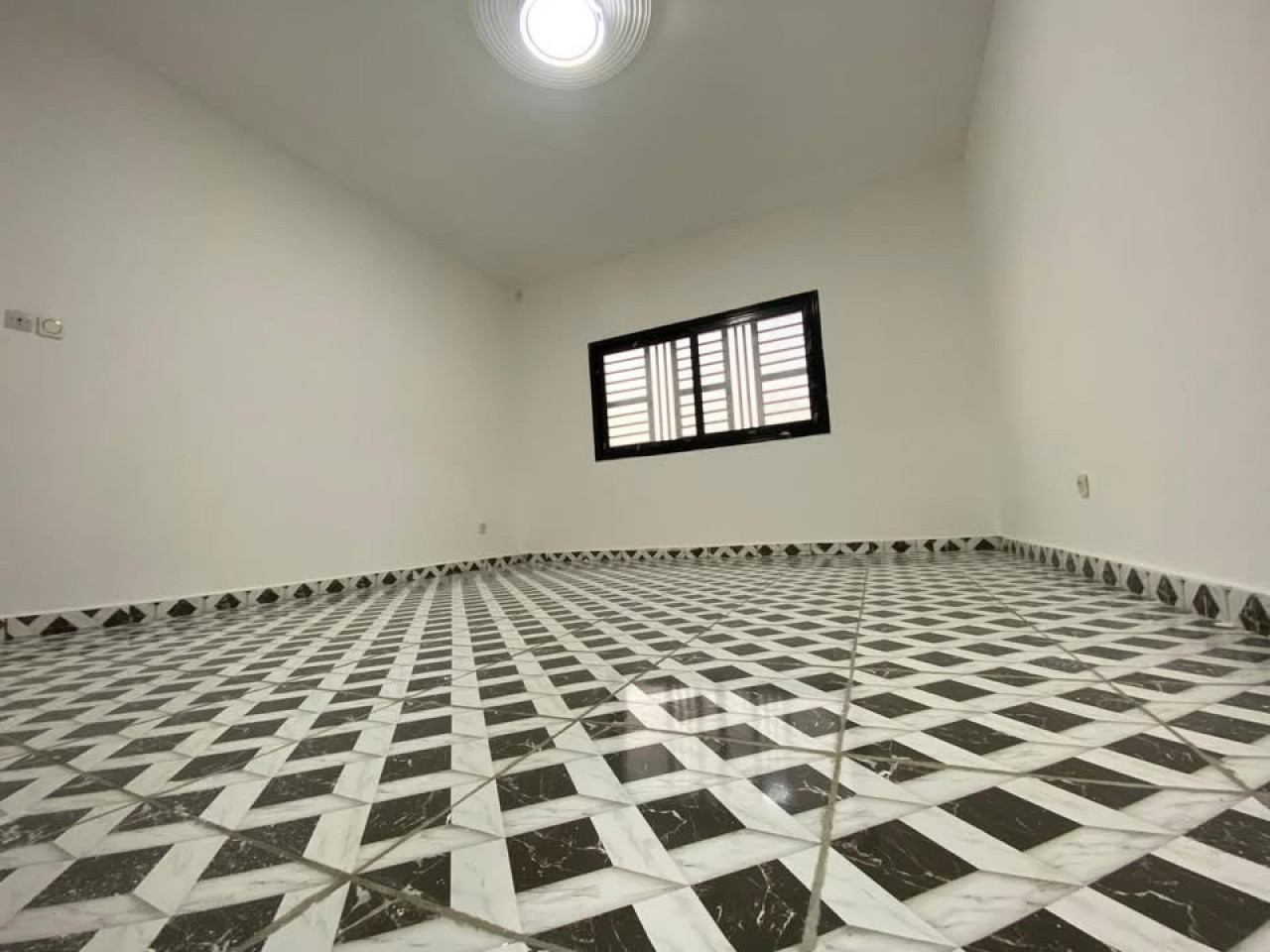𝗧𝗿𝗶𝗽𝗹𝗲𝘅 𝘂𝗹𝘁𝗿𝗮-𝗺𝗼𝗱𝗲𝗿𝗻𝗲 à 𝗞𝗼𝗯𝗮𝘆𝗮𝗵 à 𝗩𝗲𝗻𝗱𝗿𝗲, Maisons, Conakry