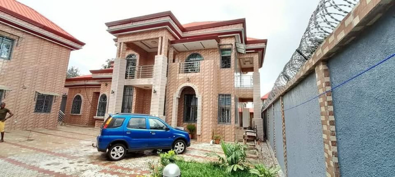 Vente d'un Somptueux Duplex sis à  #Tombolia, Maisons, Conakry