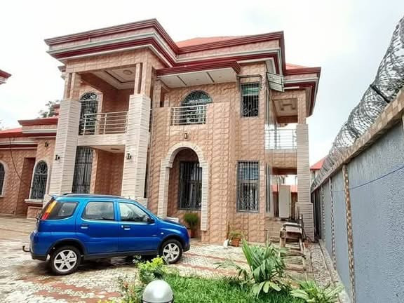 Vente d'un Somptueux Duplex sis à #Tombolia, Maisons, Conakry