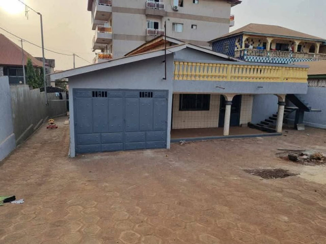 Vente d'une concession entière, située à lambangny, Maisons, Conakry