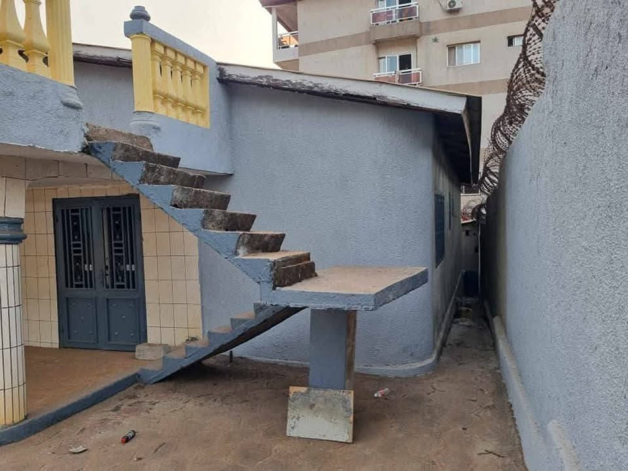 Vente d'une concession entière,  située à lambangny, Maisons, Conakry