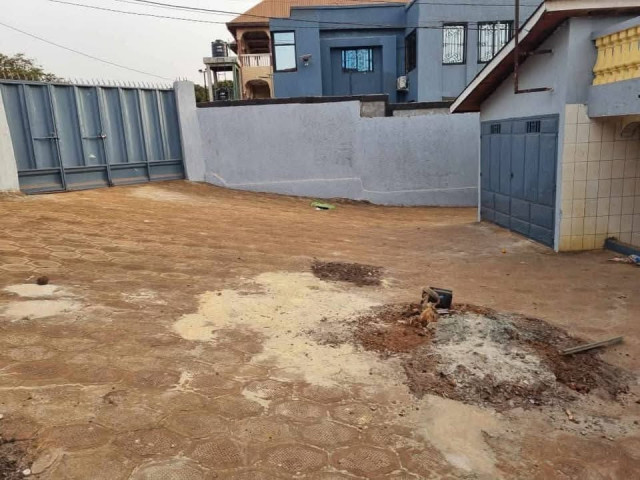 Vente d'une concession entière, située à lambangny, Maisons, Conakry