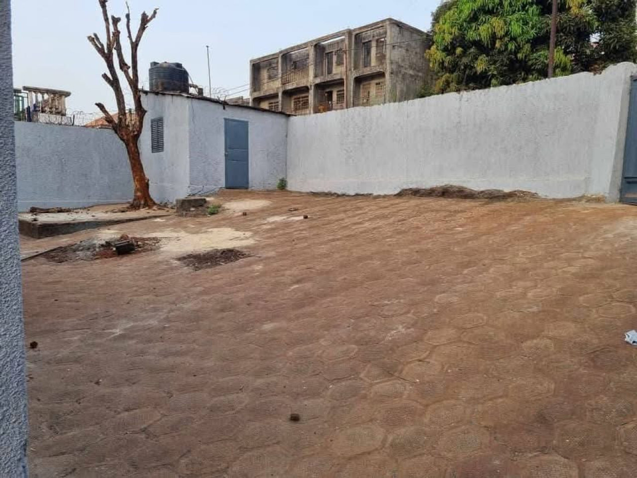 Vente d'une concession entière,  située à lambangny, Maisons, Conakry