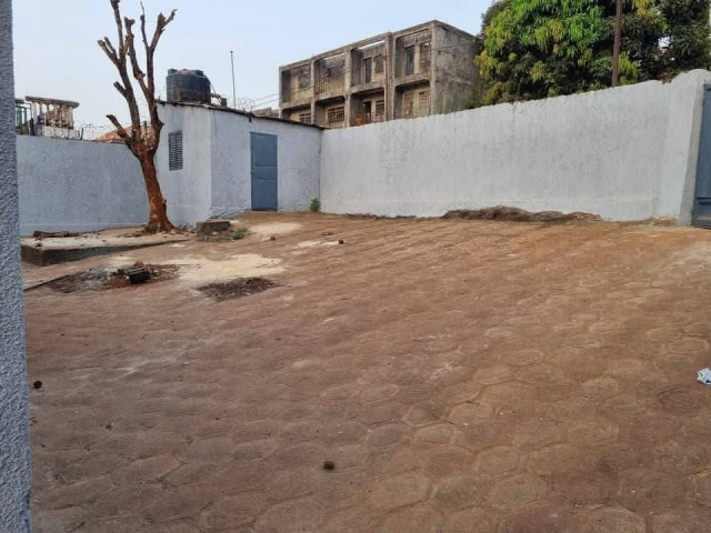 Vente d'une concession entière, située à lambangny, Maisons, Conakry