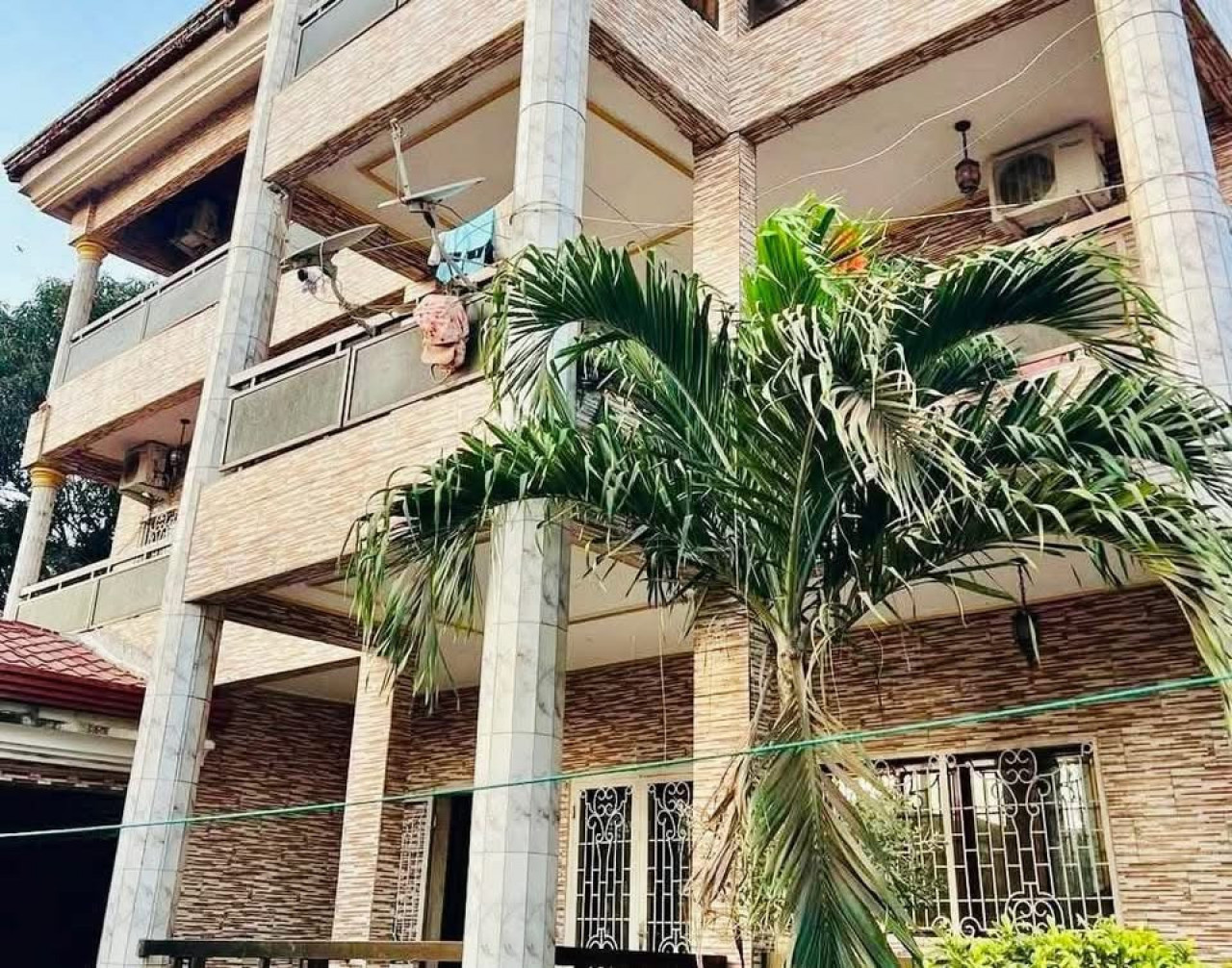 A_VENDRE #Triplex R+2 avec #Titre_Foncier à #KOBAYA, Locaux Commerciaux, Conakry