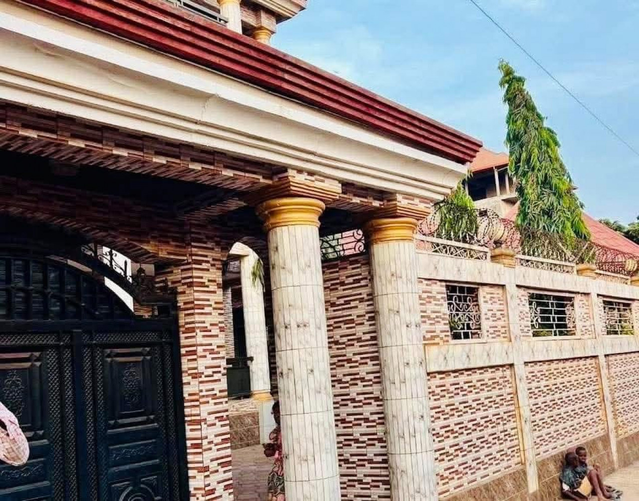 A_VENDRE #Triplex R+2 avec #Titre_Foncier à #KOBAYA, Locaux Commerciaux, Conakry