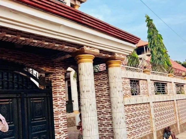 A_VENDRE #Triplex R+2 avec #Titre_Foncier ร #KOBAYA, Locaux Commerciaux, Conakry