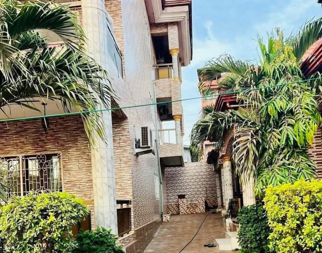 A_VENDRE #Triplex R+2 avec #Titre_Foncier à #KOBAYA, Locaux Commerciaux, Conakry