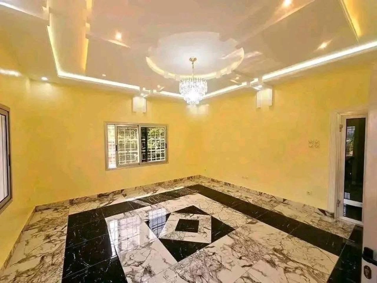 Un magnifique Duplex + Annexe à VENDRE à Lambandji, Maisons, Conakry