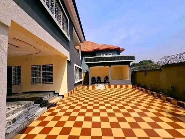 Un magnifique Duplex + Annexe à VENDRE à Lambandji, Maisons, Conakry