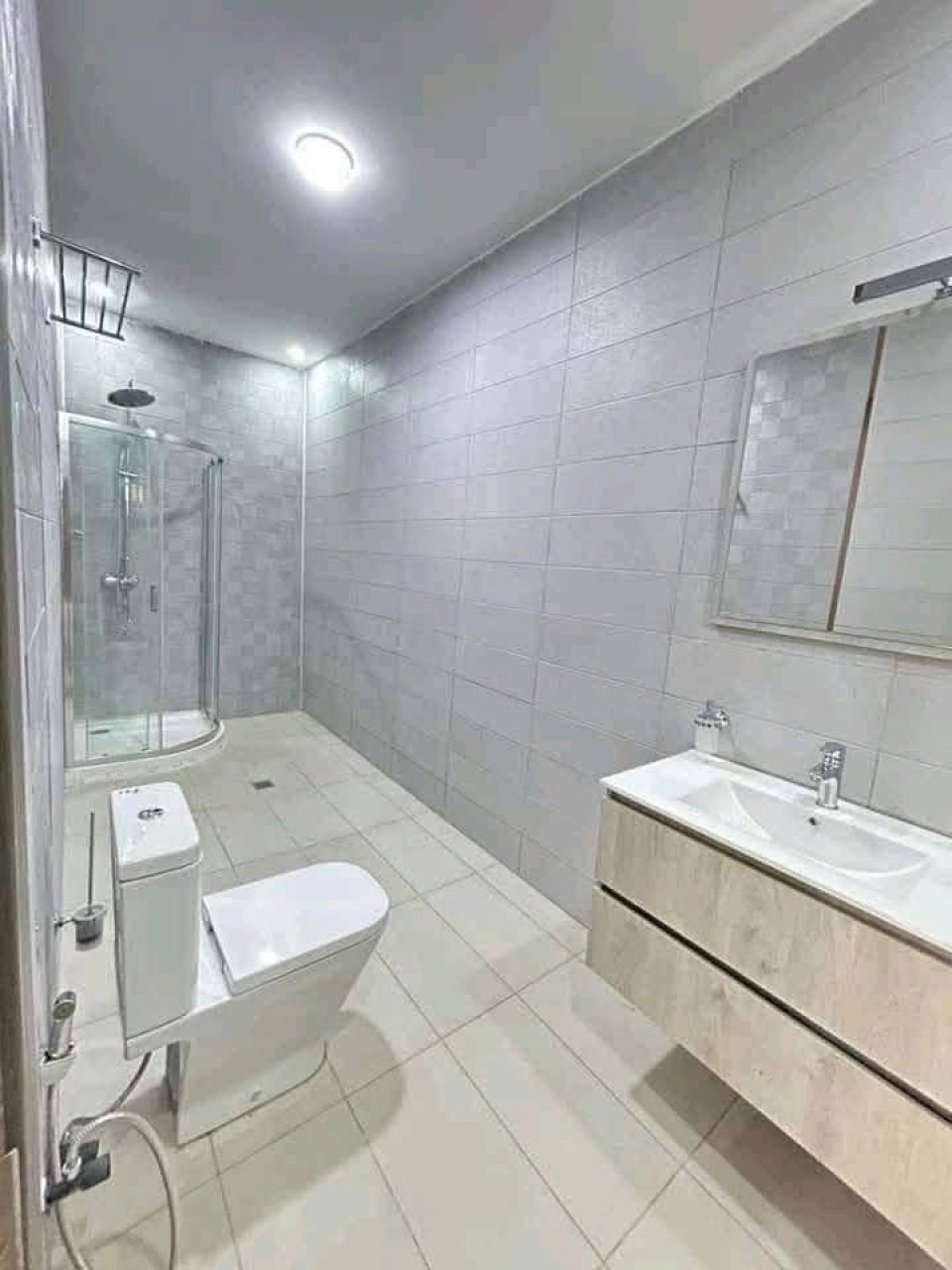Vente d’une villa de haut standing à Coyah doumbouyah, Maisons, Conakry