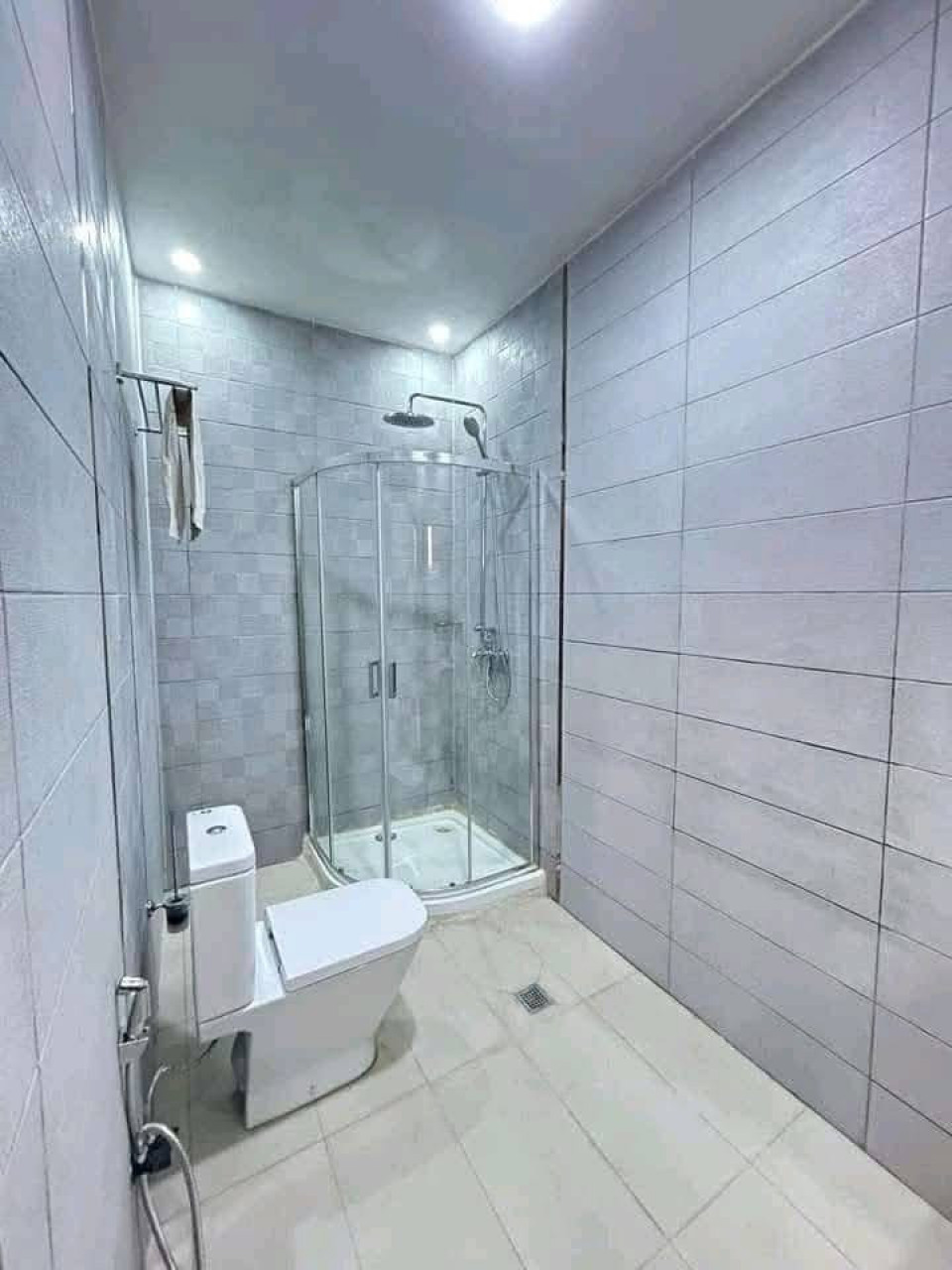 Vente d’une villa de haut standing à Coyah doumbouyah, Maisons, Conakry