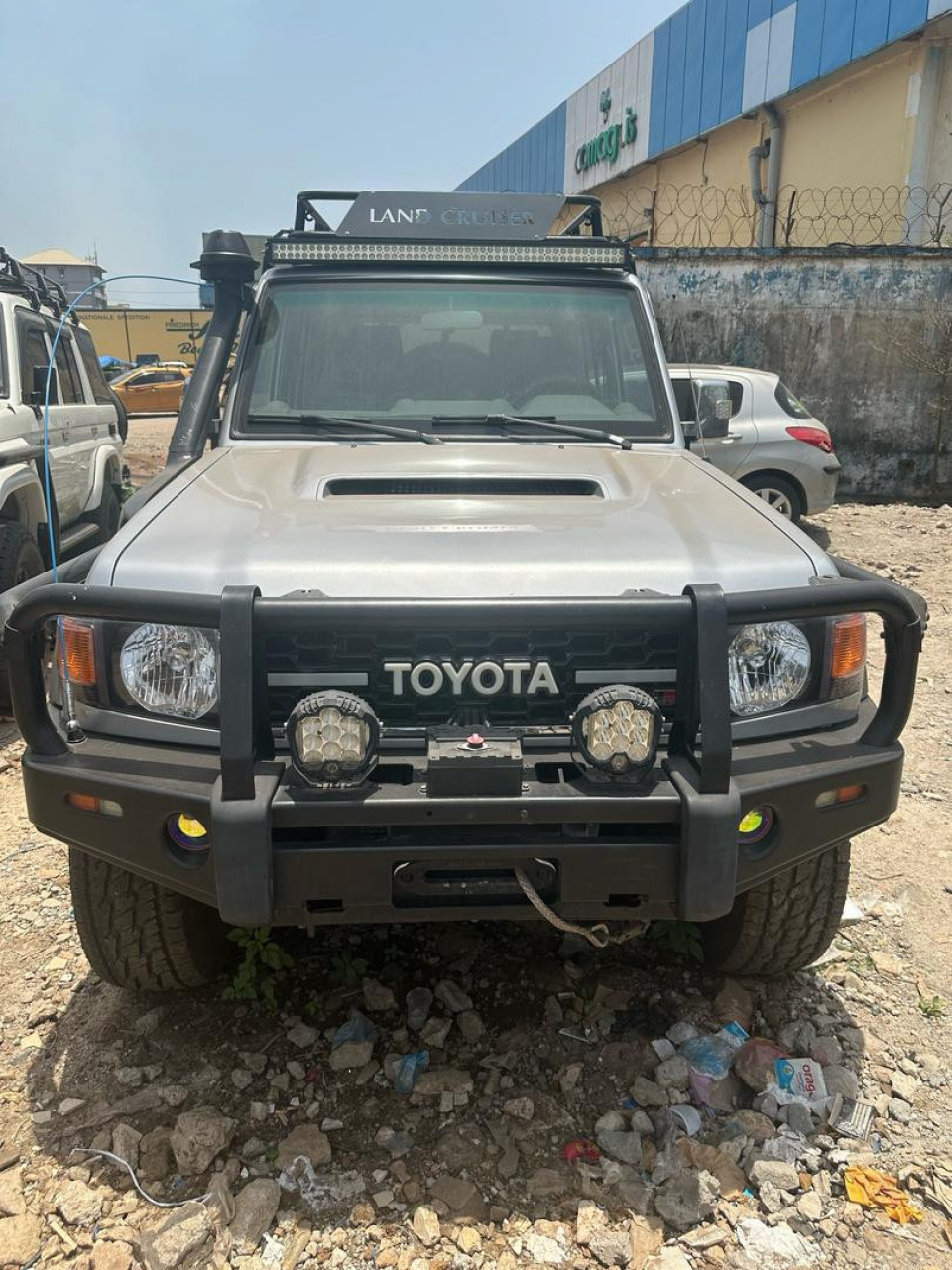 TOYOTA LAND CRUISER DEUX CABINES, Voitures, Conakry