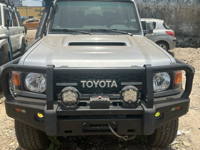 TOYOTA LAND CRUISER DEUX CABINES, Voitures, Conakry