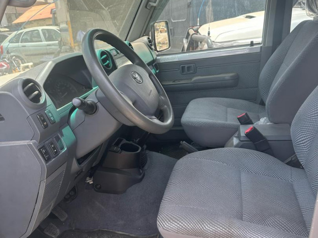 TOYOTA LAND CRUISER DEUX CABINES, Voitures, Conakry