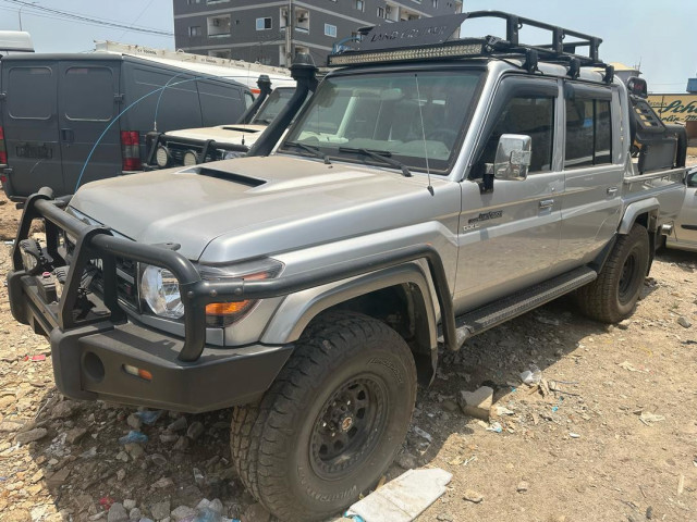 TOYOTA LAND CRUISER DEUX CABINES, Voitures, Conakry