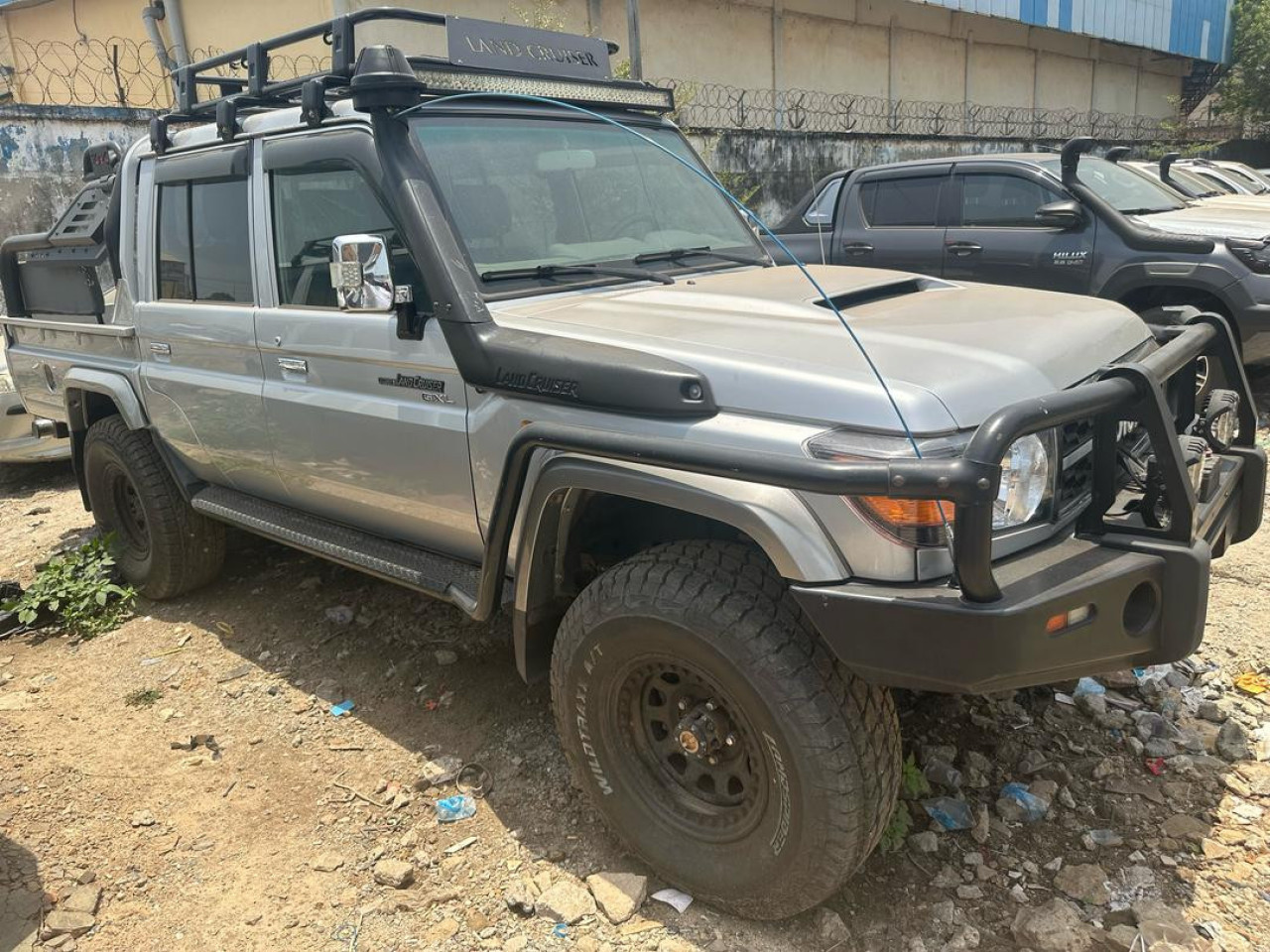 TOYOTA LAND CRUISER DEUX CABINES, Voitures, Conakry