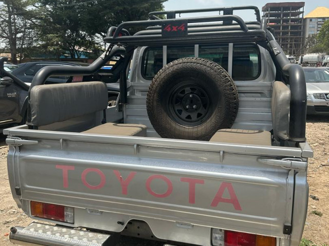 TOYOTA LAND CRUISER DEUX CABINES, Voitures, Conakry