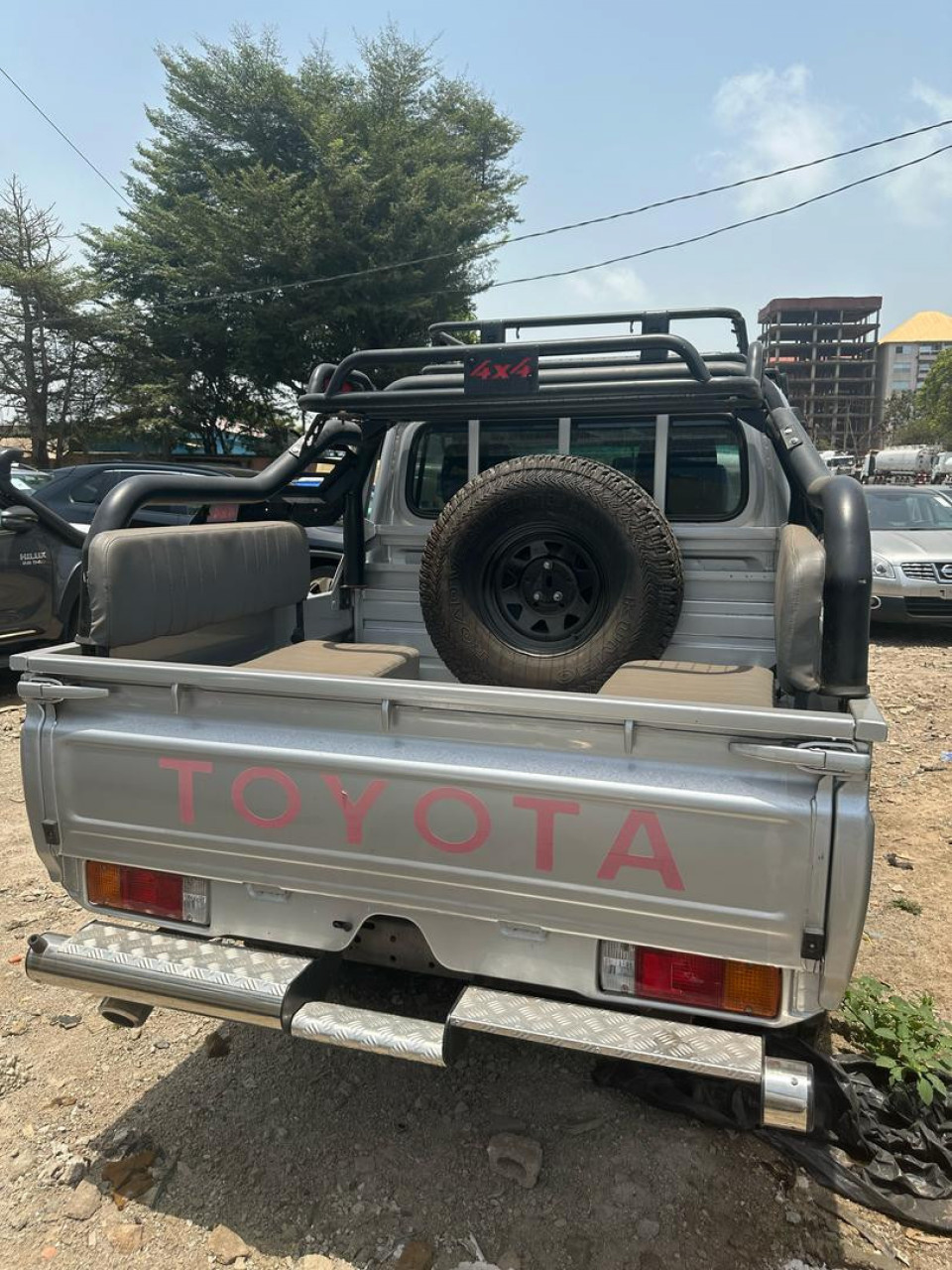 TOYOTA LAND CRUISER DEUX CABINES, Voitures, Conakry