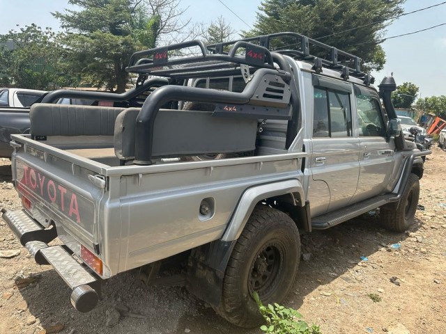 TOYOTA LAND CRUISER DEUX CABINES, Voitures, Conakry