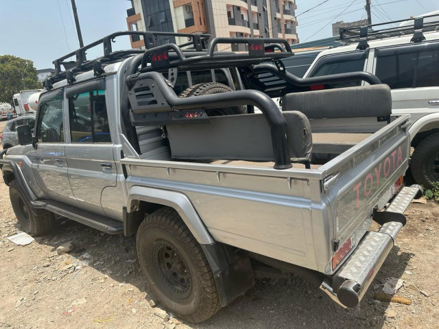 TOYOTA LAND CRUISER DEUX CABINES, Voitures, Conakry