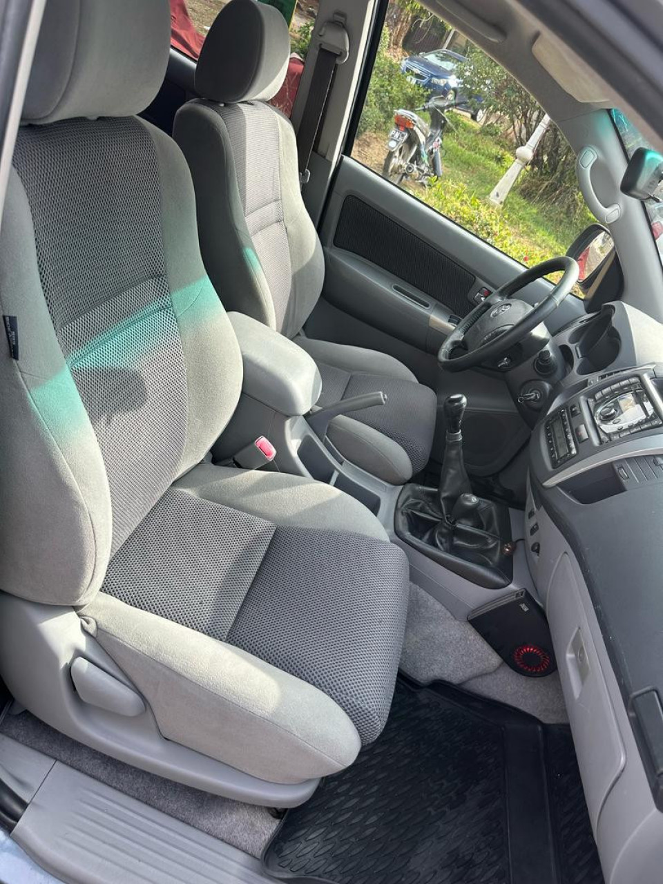TOYOTA HILUX SORTIE PORT, Voitures, Conakry