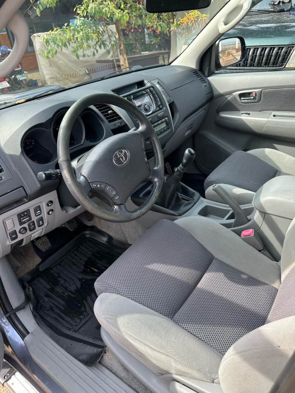 TOYOTA HILUX SORTIE PORT, Voitures, Conakry