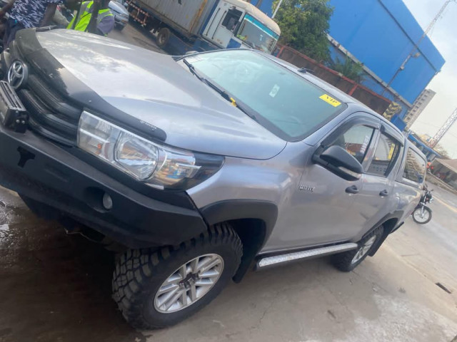 TOYOTA HILUX SORTIE PORT, Voitures, Conakry