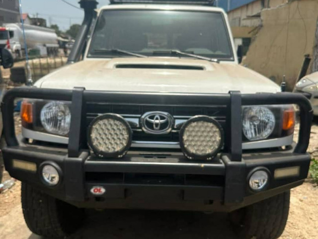 TOYOTA LAND CRUISER HARDTOP FERMER, Voitures, Conakry