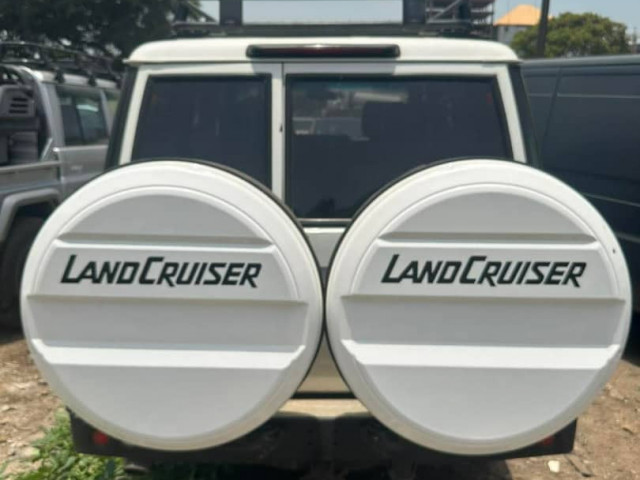 TOYOTA LAND CRUISER HARDTOP FERMER, Voitures, Conakry