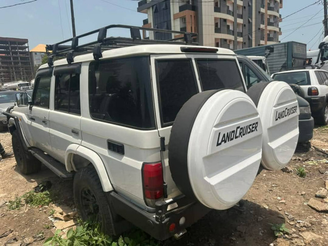 TOYOTA LAND CRUISER HARDTOP FERMER, Voitures, Conakry
