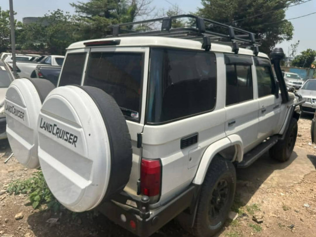 TOYOTA LAND CRUISER HARDTOP FERMER, Voitures, Conakry