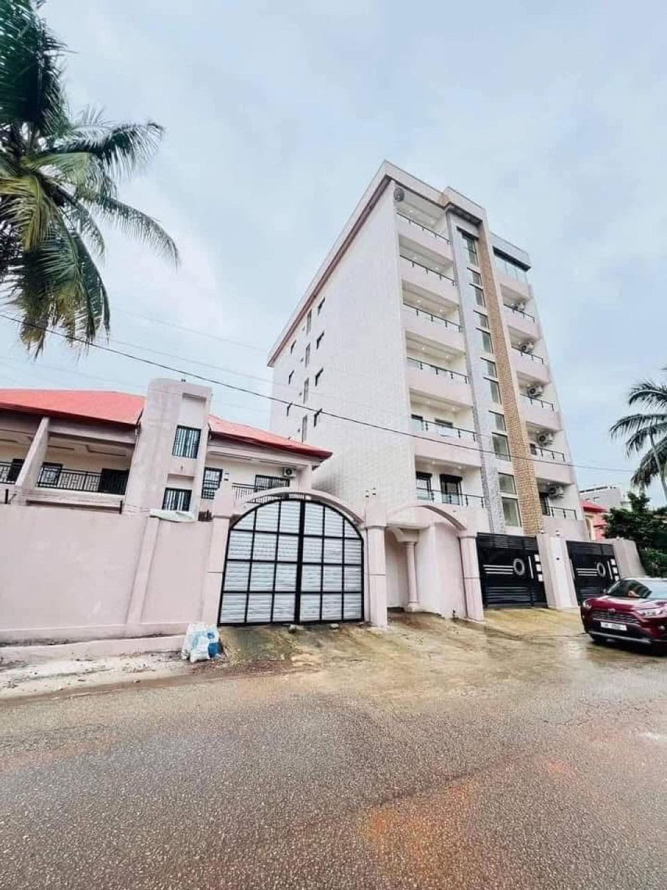 Location d’un immeuble R +6  De haut standing à kipé, Locaux Commerciaux, Conakry