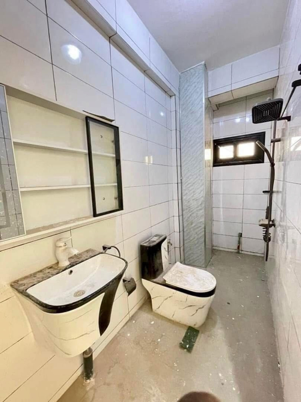 Location d’un immeuble R +6  De haut standing à kipé, Locaux Commerciaux, Conakry