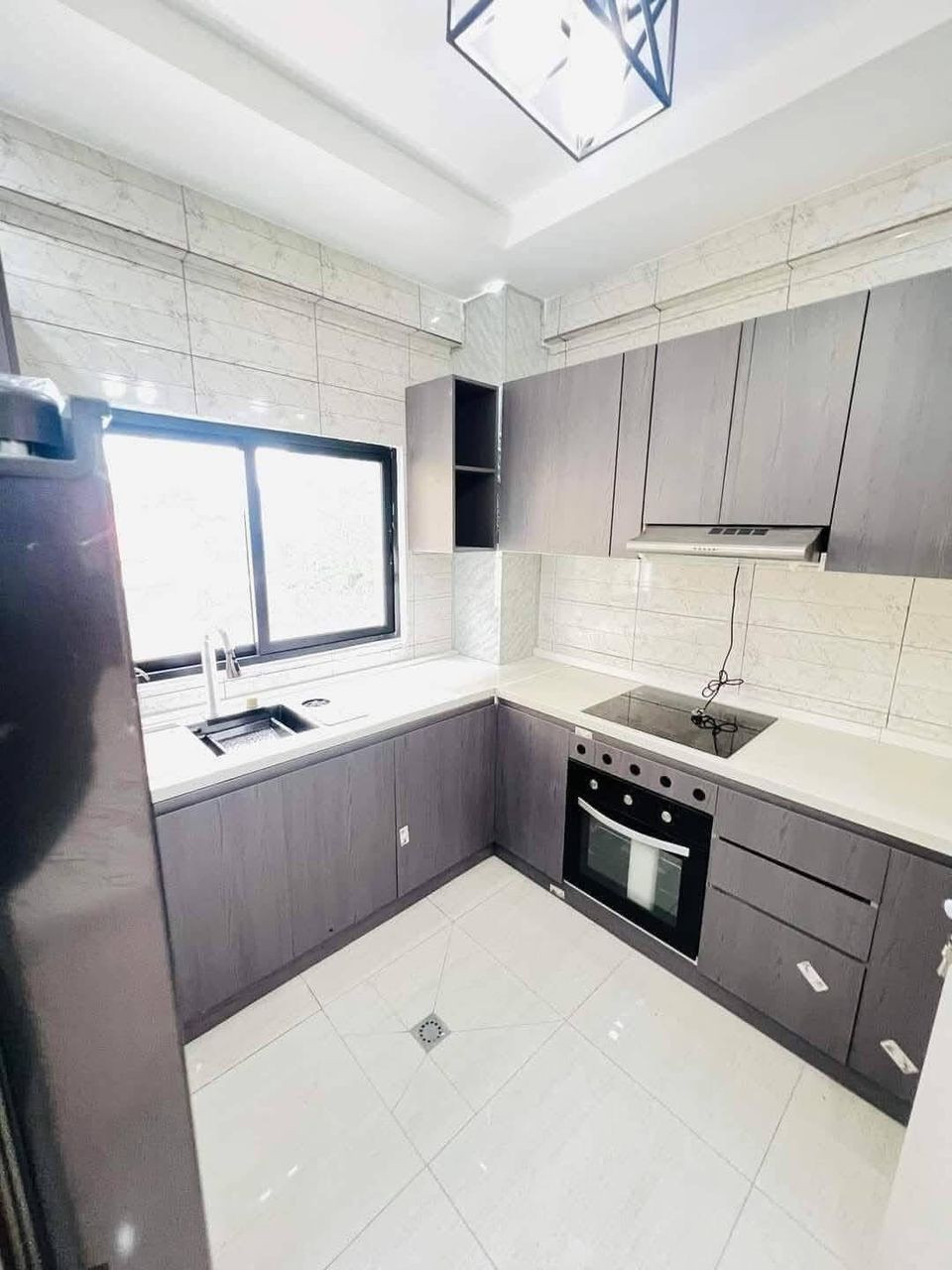 Location d’un immeuble R +6  De haut standing à kipé, Locaux Commerciaux, Conakry